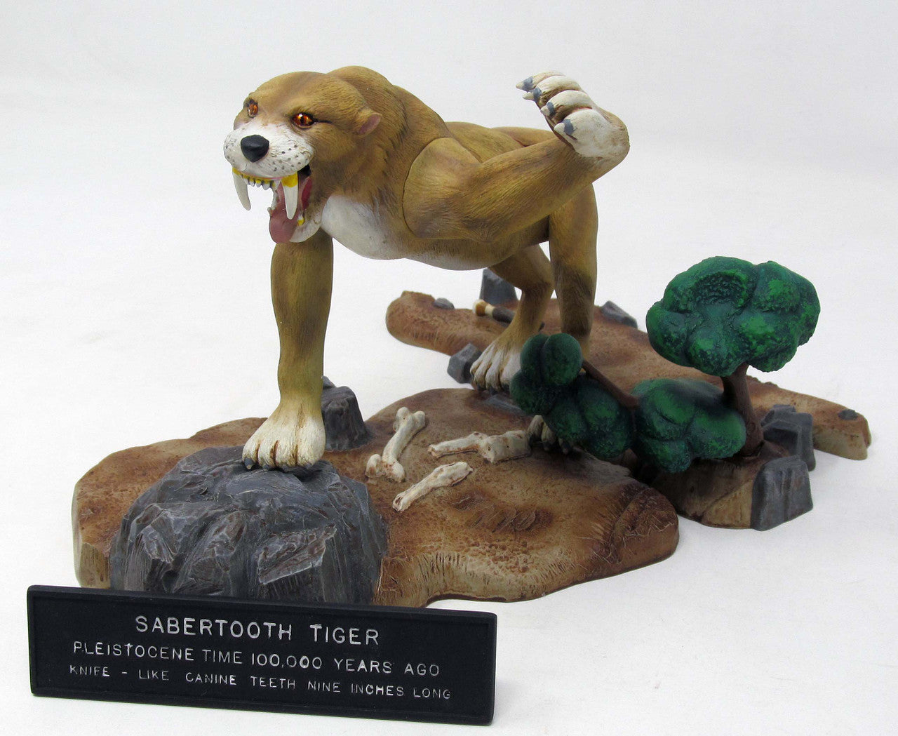 Atlantis Models 1/13 Prehistoric Scenes Saber Tooth Tiger Plastic Model Kit