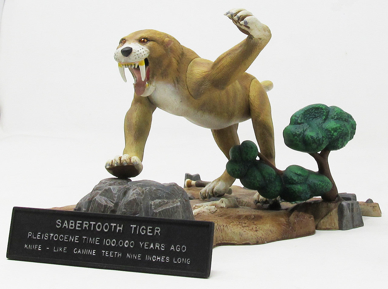 Atlantis Models 1/13 Prehistoric Scenes Saber Tooth Tiger Plastic Model Kit