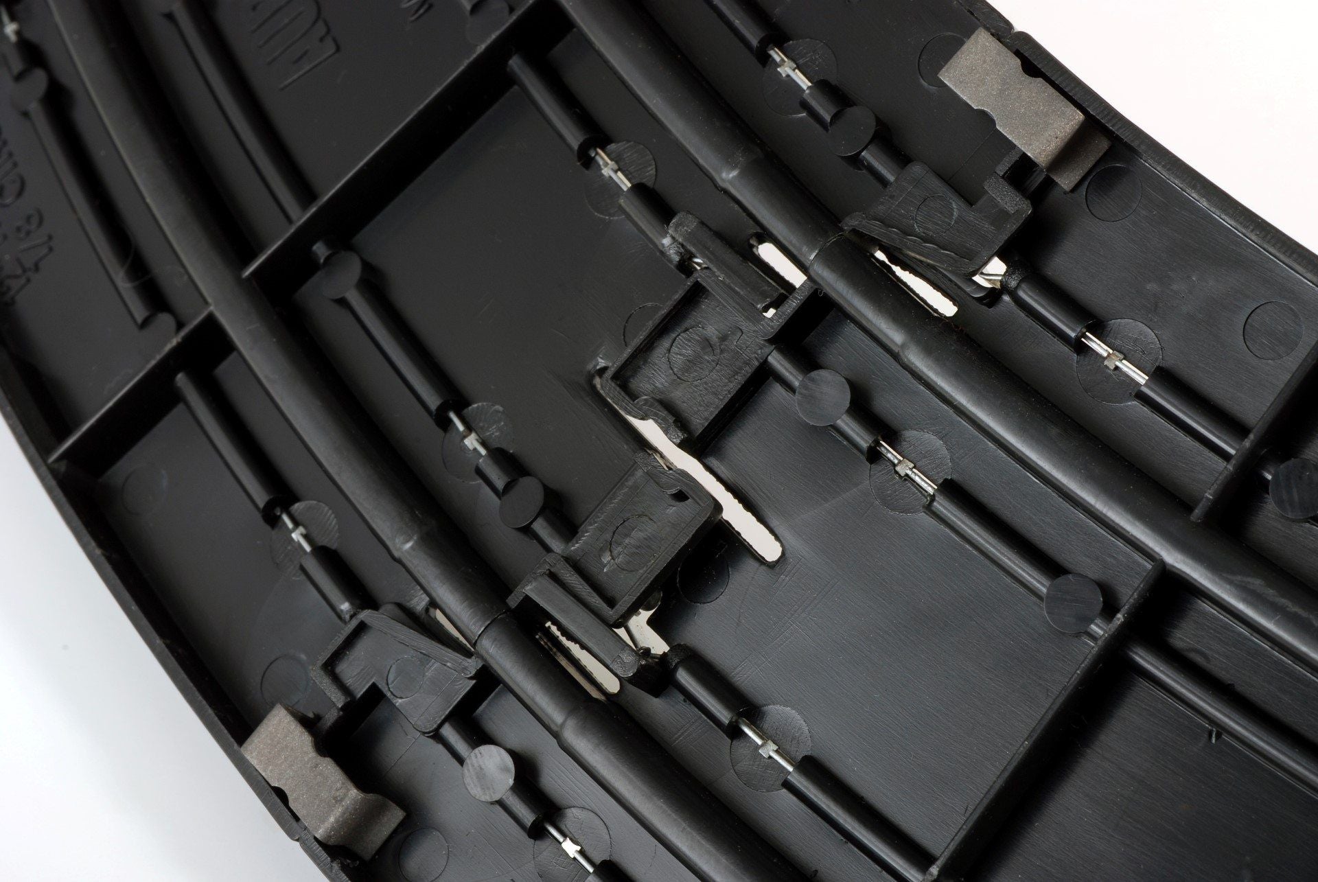 AFX HO Track Clips 100 Pack - image 2