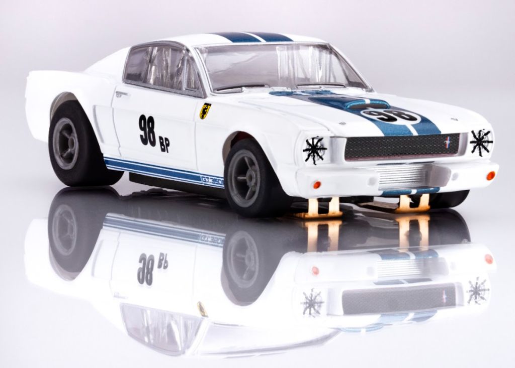 AFX Racing Mustang GT350R - 1965 Wht/Blu Miles 22125
