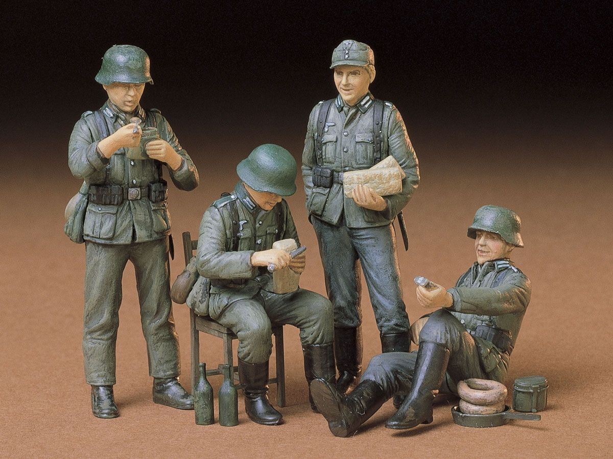 Tamiya 1/35 German Soldiers at Rest WWII Infantry Figure Set 5-Piece