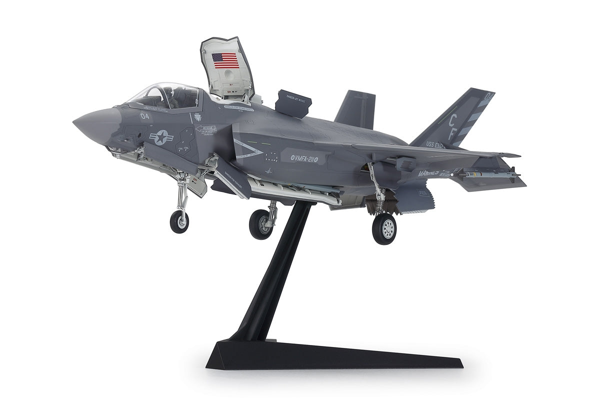 Tamiya 1/72 Lockheed Martin F-35B Lightning II STOVL Fighter Model Kit