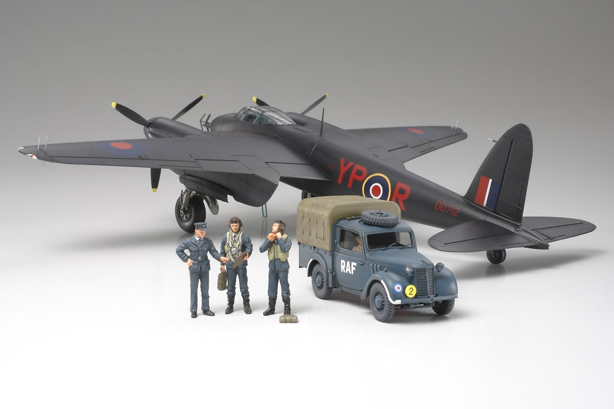 Tamiya 1/48 De Havilland Mosquito NF Mk.II with British Crew Model