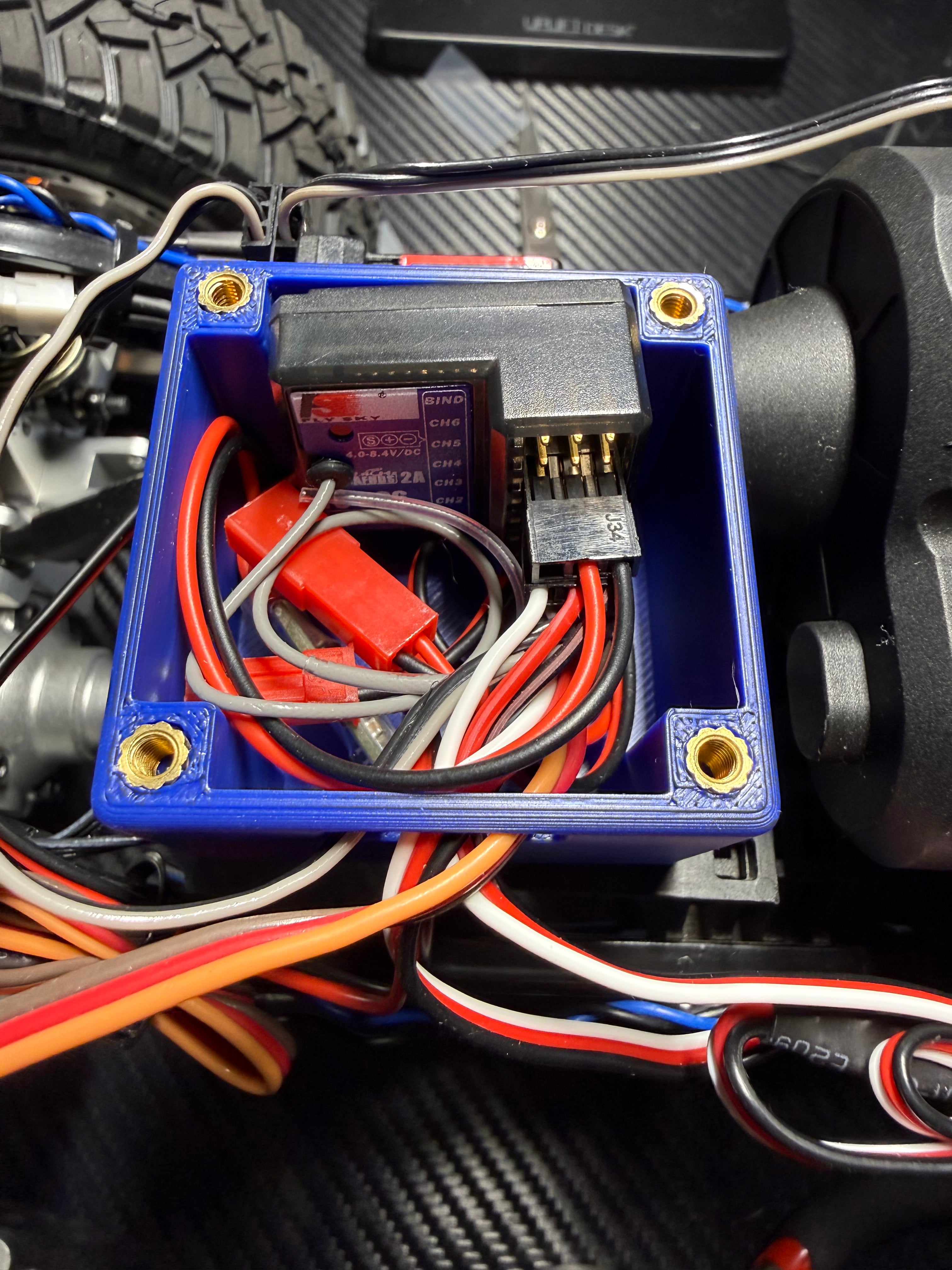 RC Hop Up Parts Large RC Receiver Box Blue, Threaded M3 Inserts and Lid for CEN Racing F450, F250, Sicario