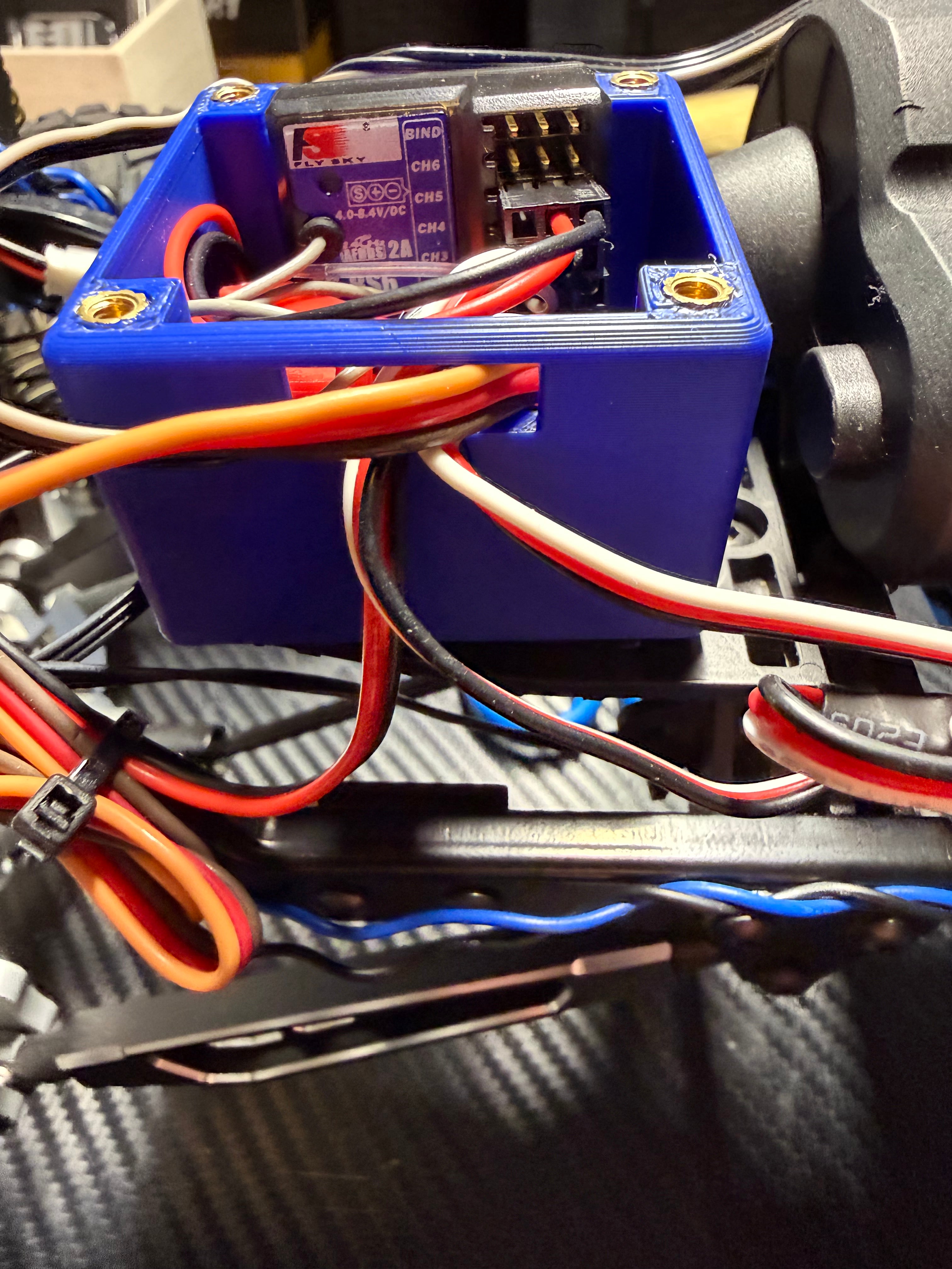 RC Hop Up Parts Large RC Receiver Box Blue, Threaded M3 Inserts and Lid for CEN Racing F450, F250, Sicario