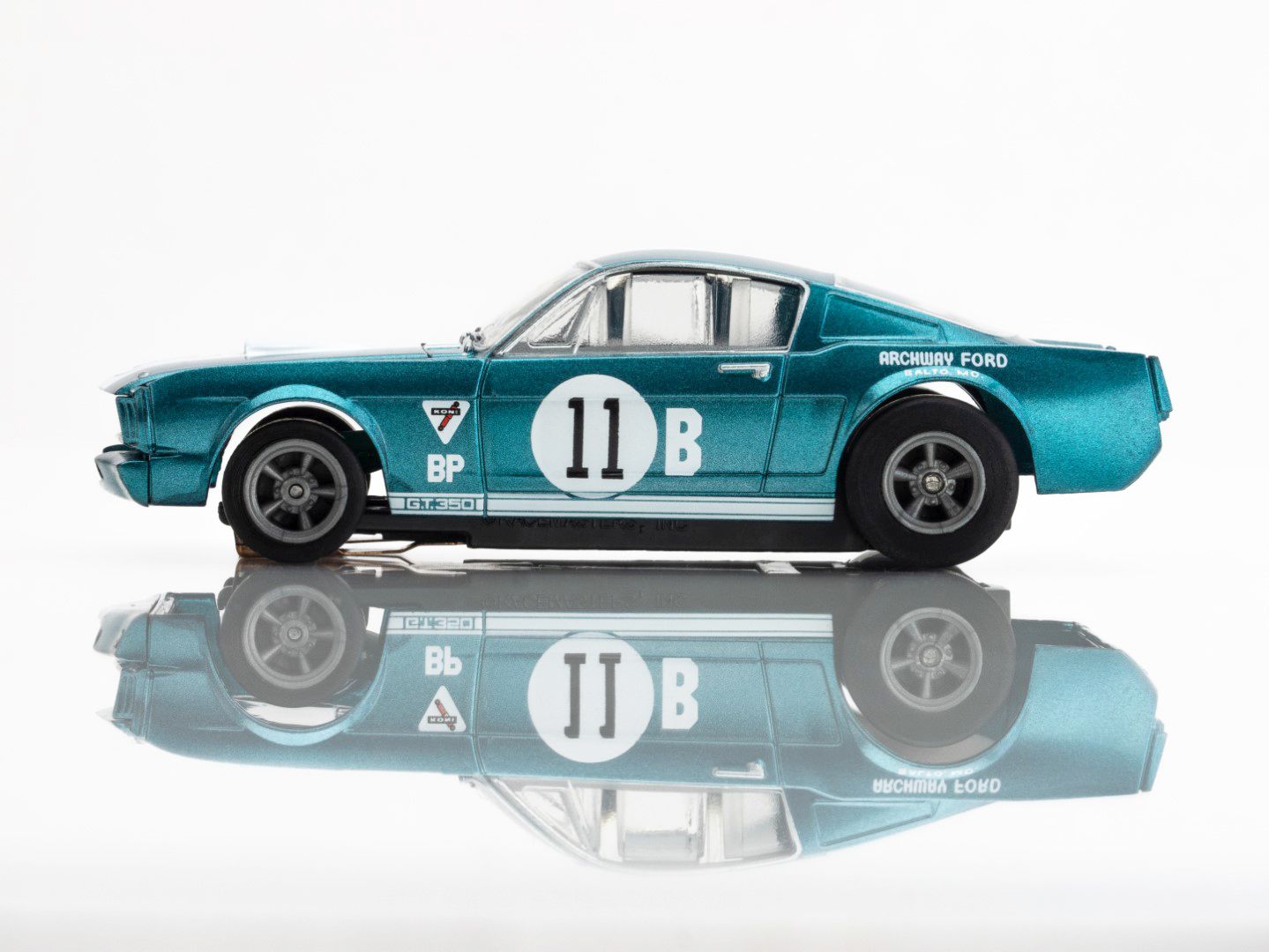 AFX Racing 1965 Shelby Mustang GT350R Donohue Blue/White Slot Car 22071