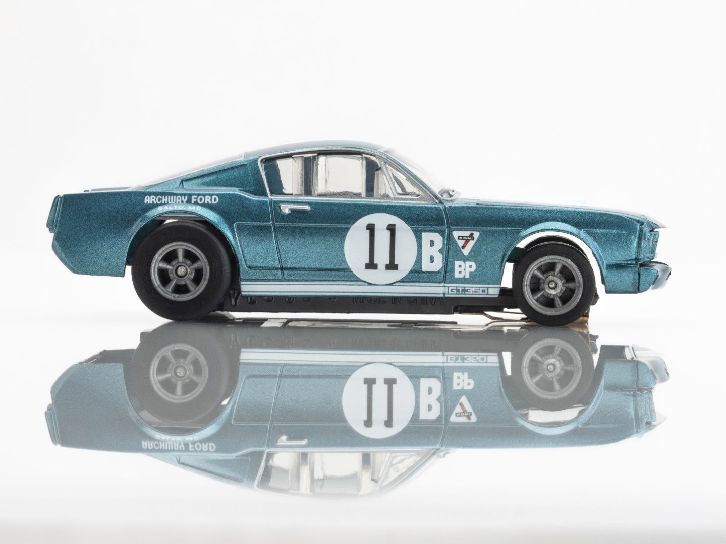 AFX Racing 1965 Shelby Mustang GT350R Donohue Blue/White Slot Car 22071