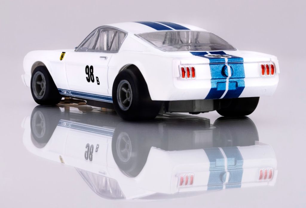 AFX Racing Mustang GT350R - 1965 Wht/Blu Miles 22125
