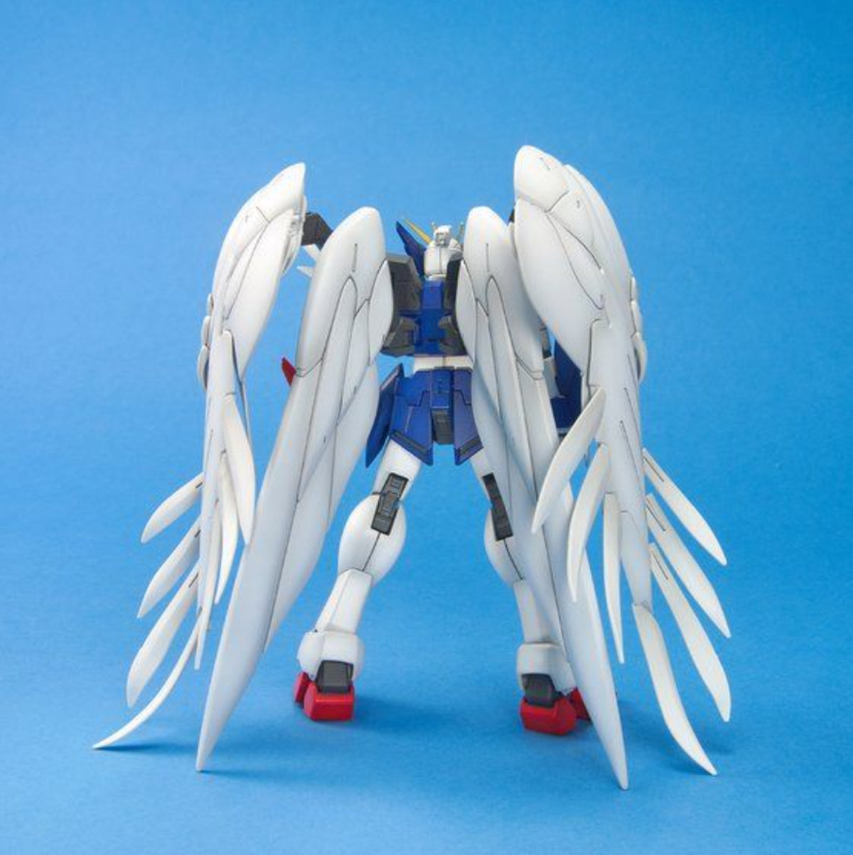 Bandai MG 1/100 XXXG-00W0 Wing Gundam Zero EW - image 2