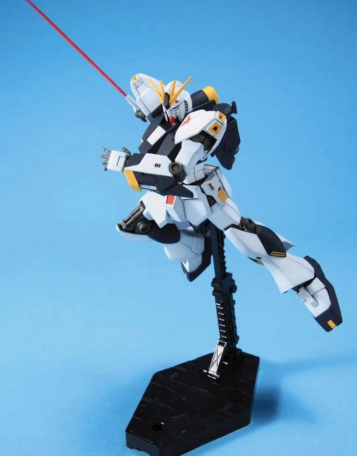 Bandai HGUC 1/144 RX-93 Nu Gundam - image 5