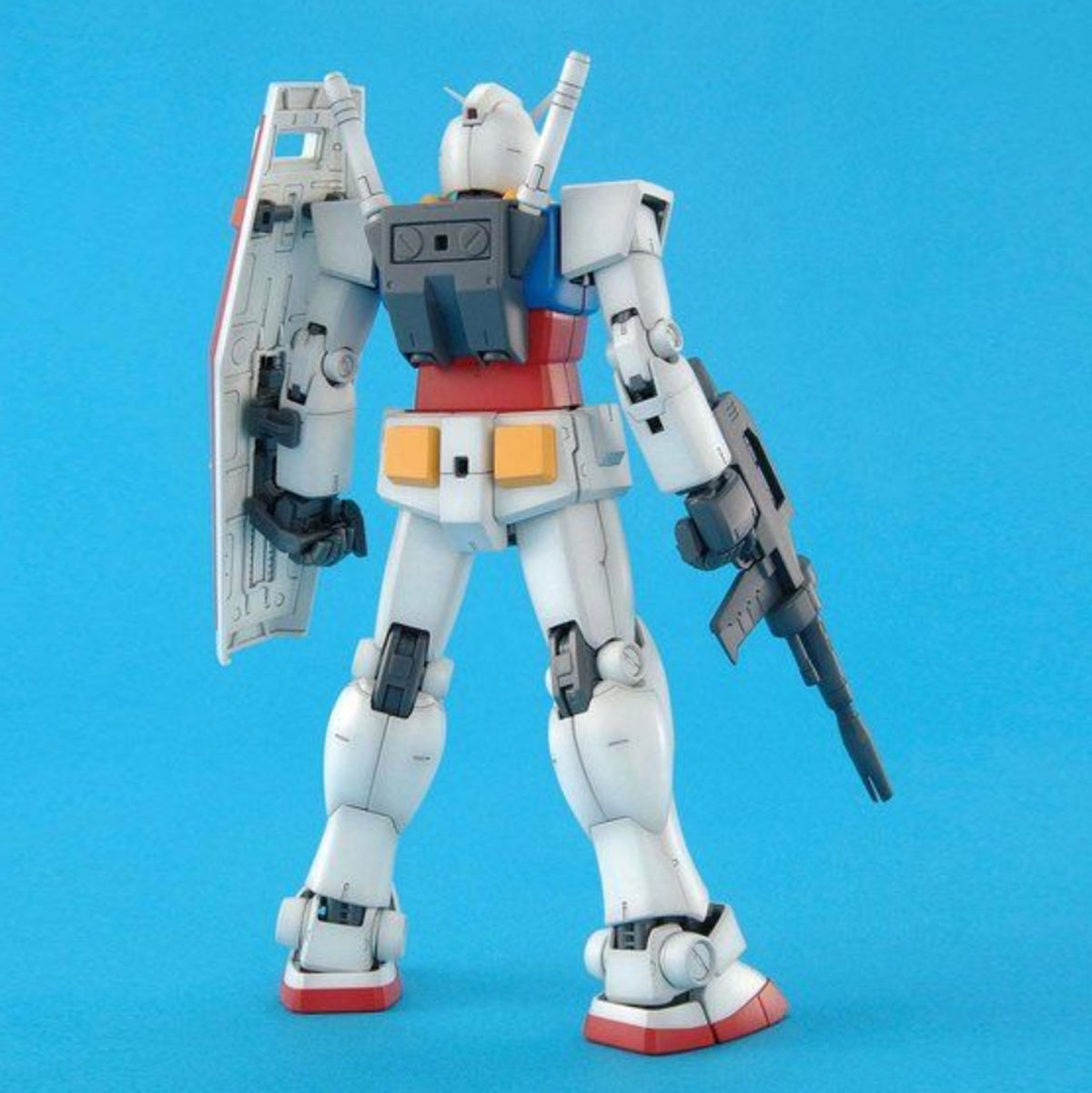 Bandai MG 1/100 RX-78-2 Gundam Ver. 2.0 - image 2