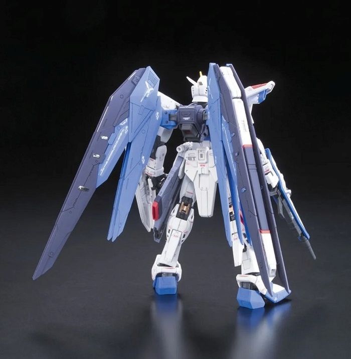 Bandai RG 1/144 ZGMF-X10A Freedom Gundam - image 2