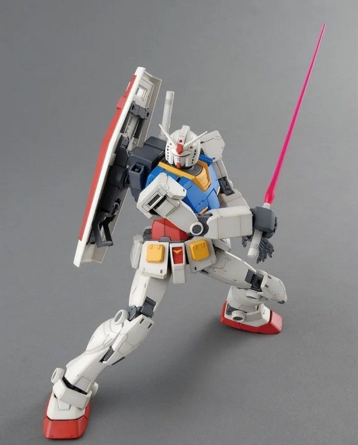 Bandai MG 1/100 RX-78-02 Gundam The Origin - image 3
