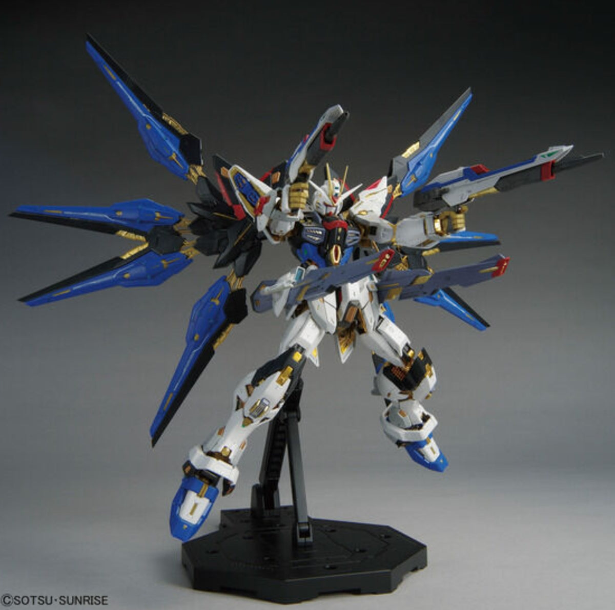 Bandai MGEX 1/100 ZGMF-X20A Strike Freedom Gundam - image 3