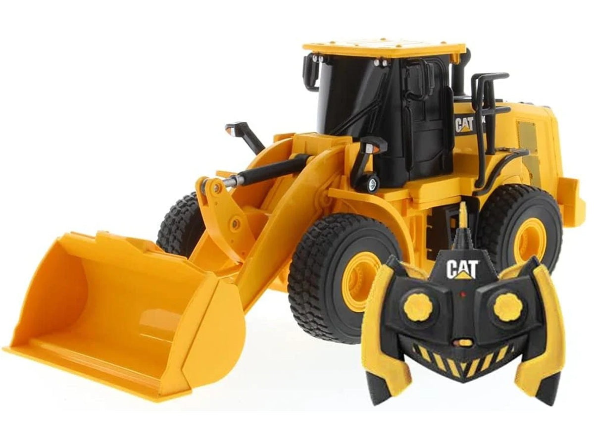 Diecast Masters 1:35 Scale RC Control Cat 950M Wheel Loader