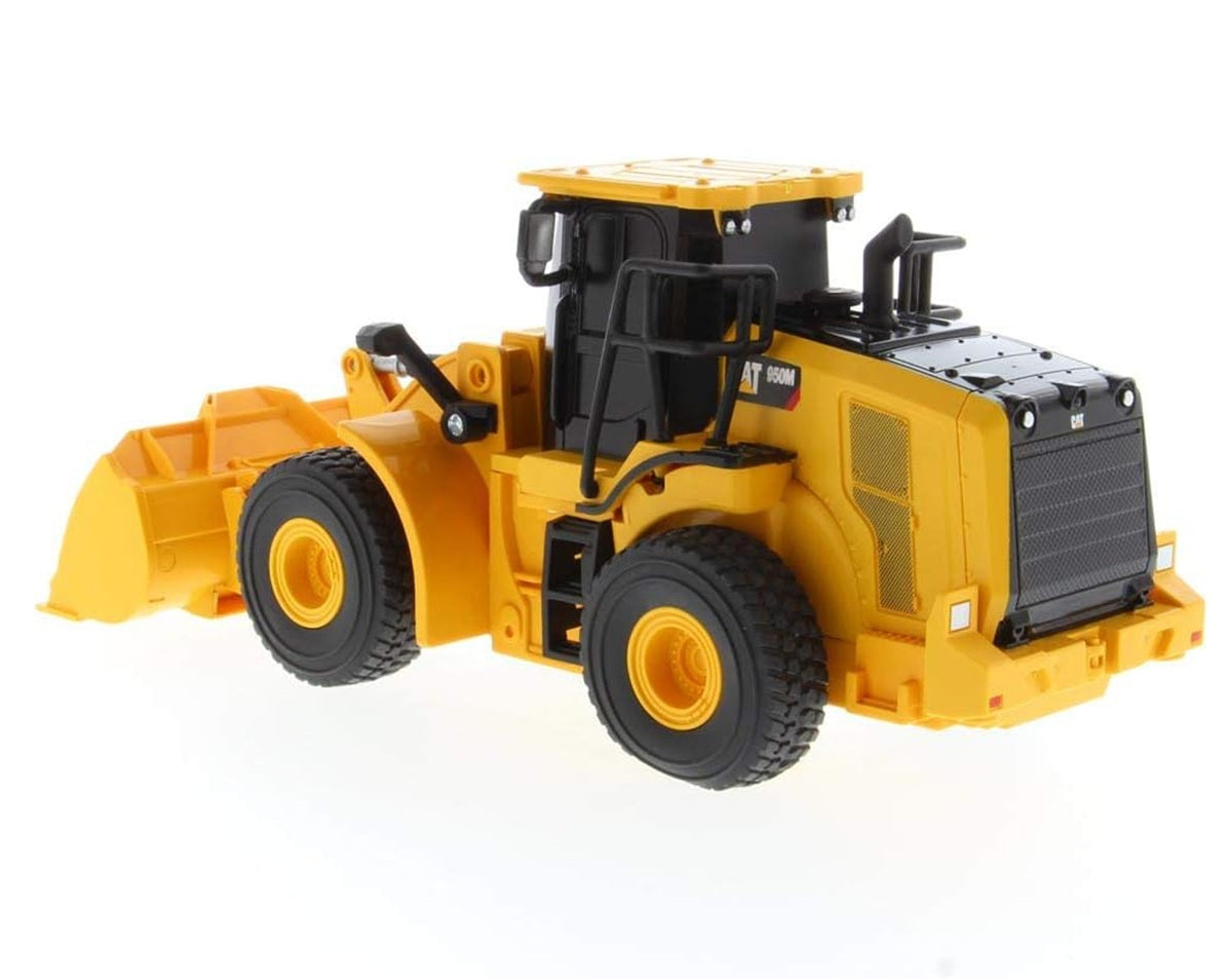 Diecast Masters 1:35 Scale RC Control Cat 950M Wheel Loader