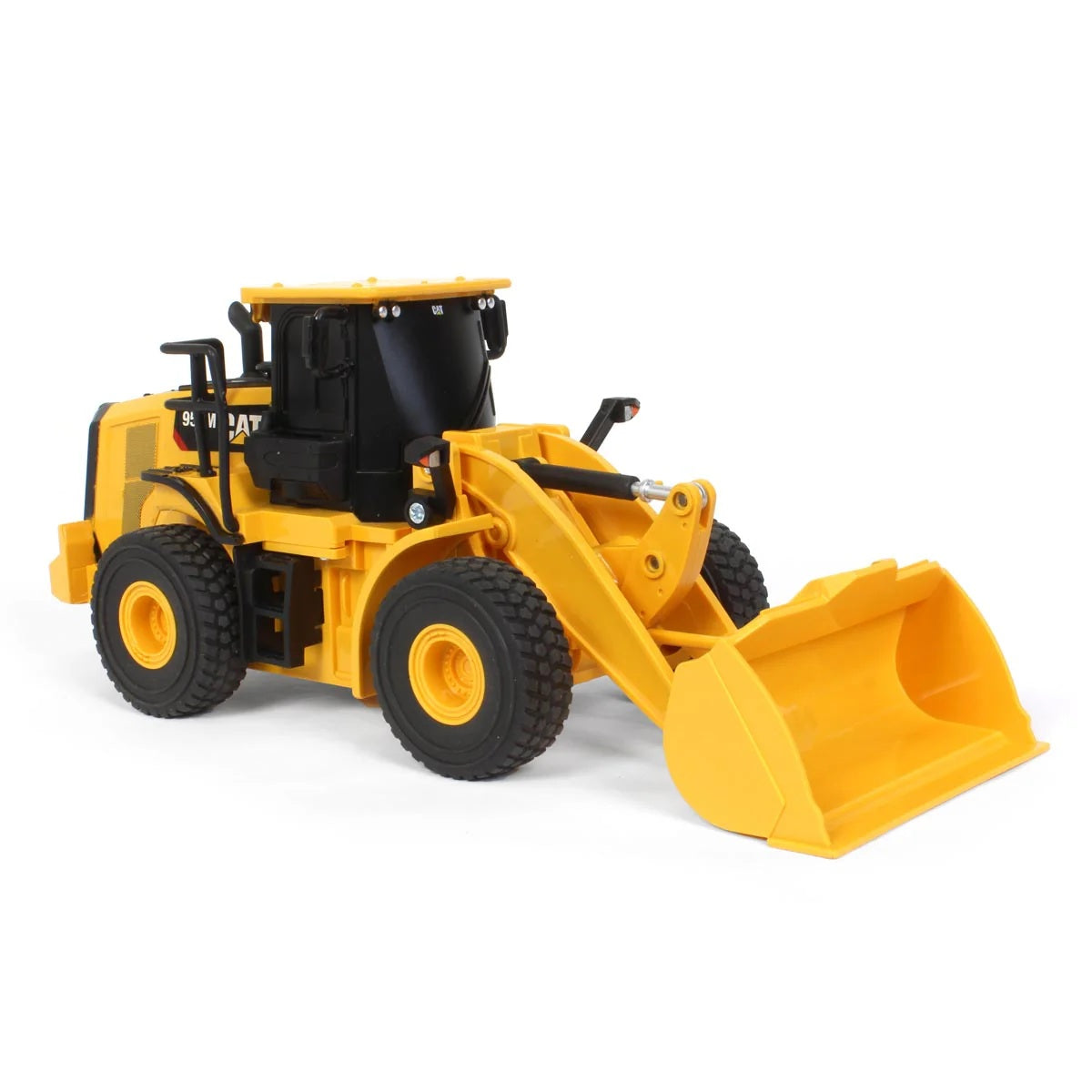 Diecast Masters 1:35 Scale RC Control Cat 950M Wheel Loader