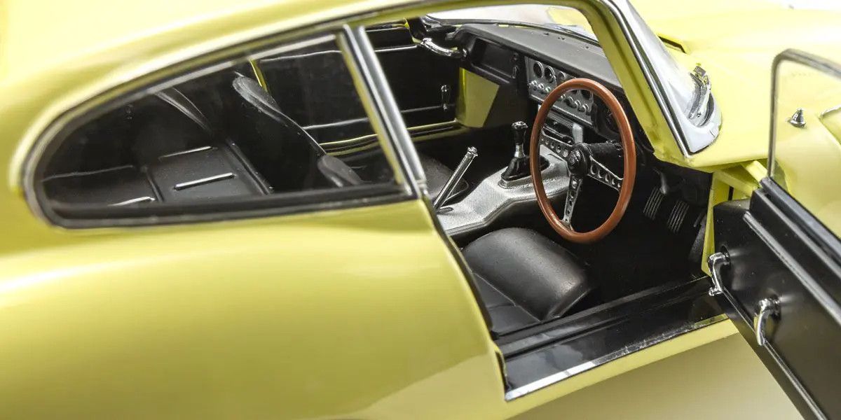 Kyosho 1/18 Jaguar E-Type Pale Primrose Diecast Model