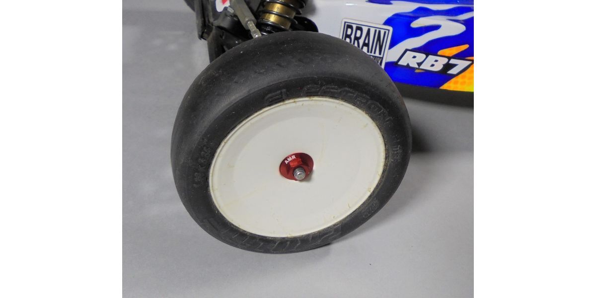 Kyosho M4 Aluminum Serrated Flange Nut, Red AMR025R