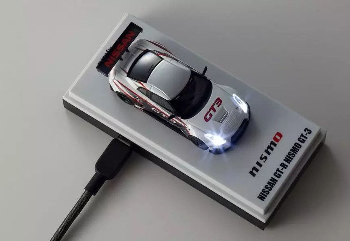Kyosho MOTN 1/64 Nismo R35 GT-R GT3 White with LED Diecast Model