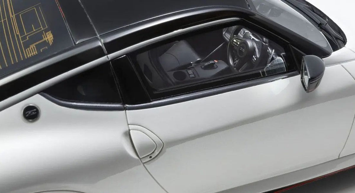 Kyosho 1/18 Nissan Fairlady Z NISMO White Resin Model