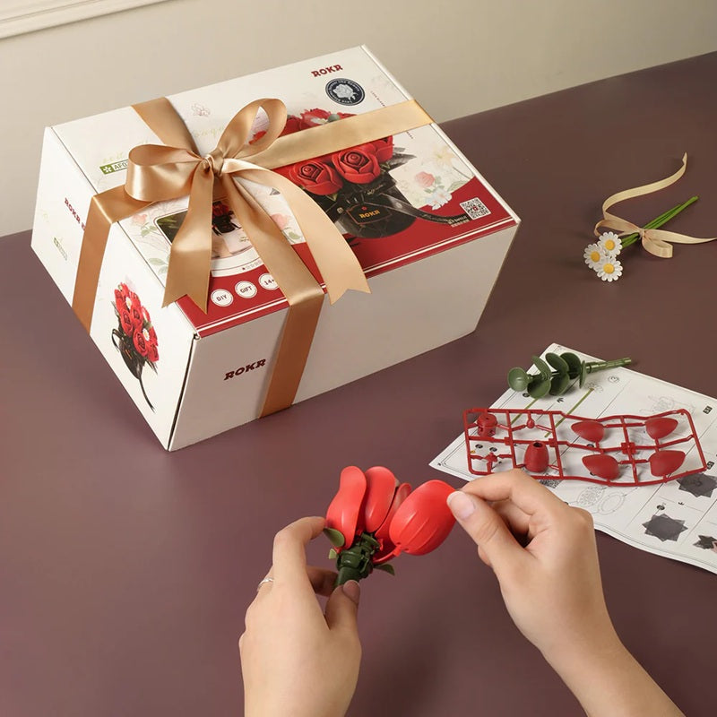Rolife Floral Art Red Rose Bouquet - DIY Wooden Flower Display