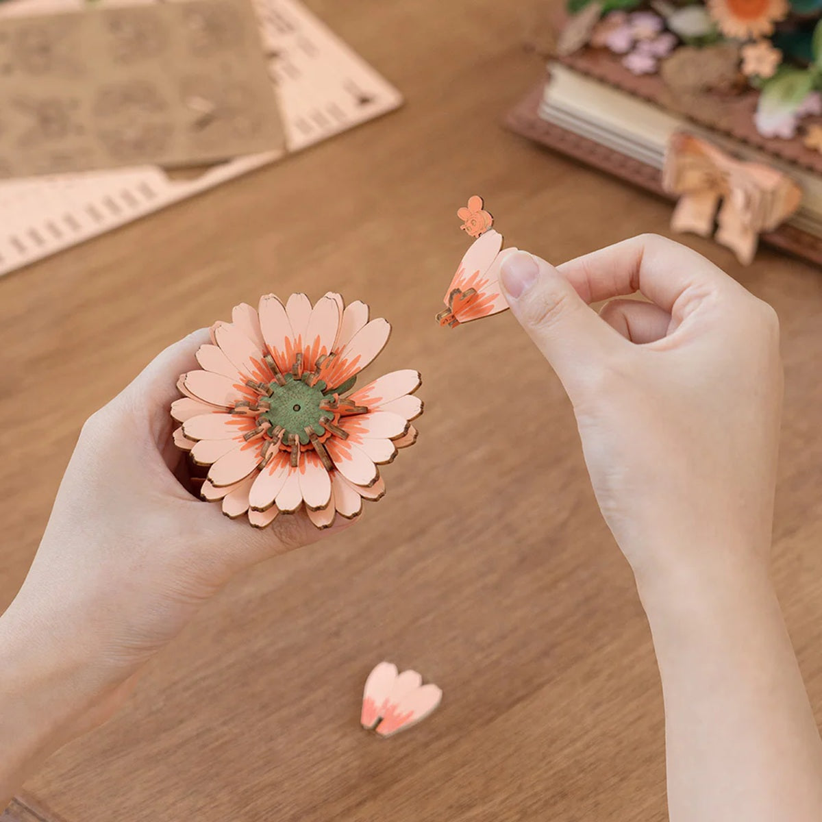 Rolife Wooden Blooming Book DIY Flower Bouquet 3D Puzzle - Artistic Book Display