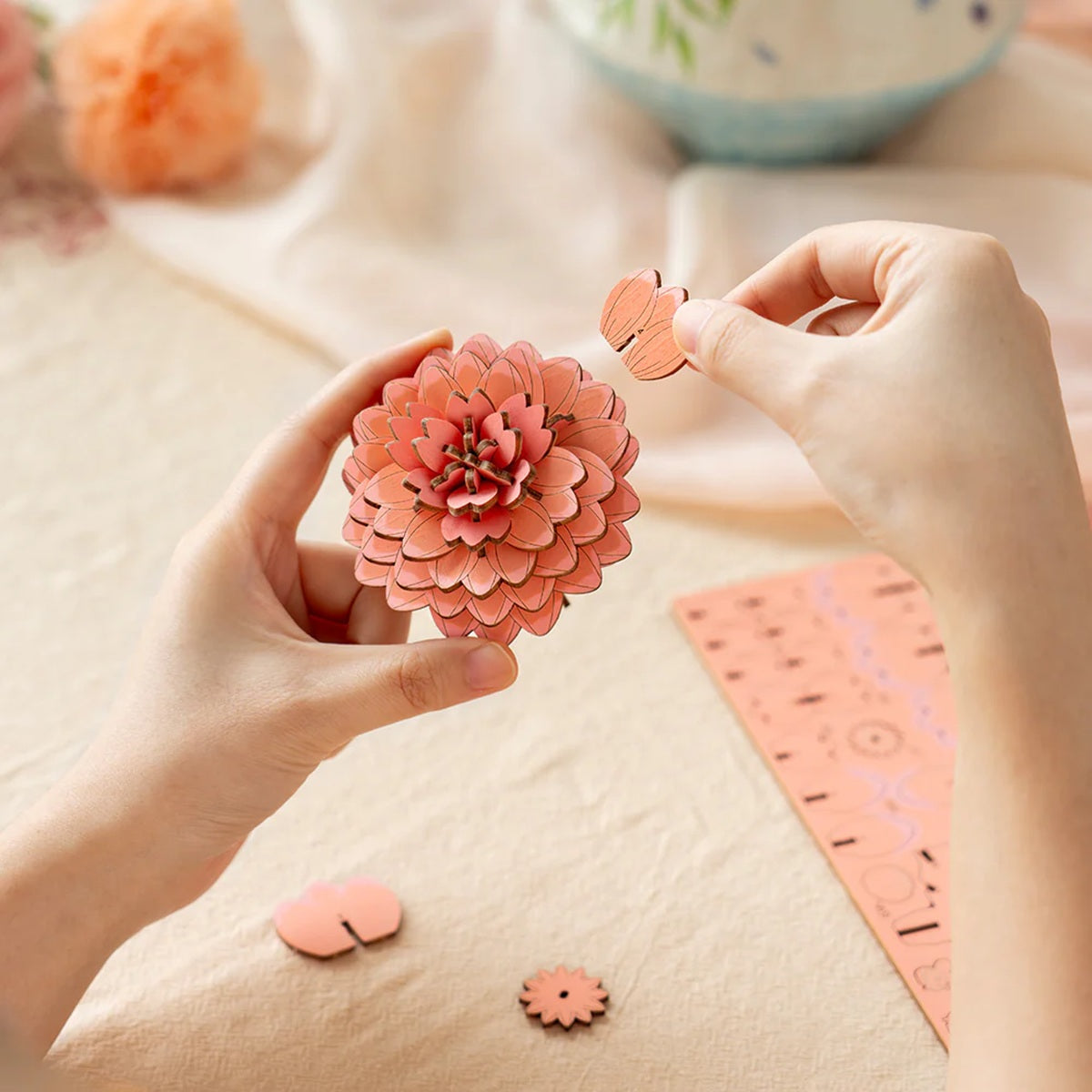 Rolife Pink Dahlia DIY Wooden Flower 3D Puzzle - Elegant Handcrafted Floral Display