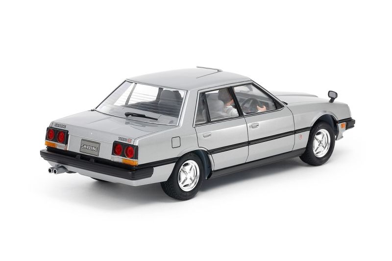 Tamiya 1/24 Nissan Skyline Sedan 2000 Turbo GT-E S Plastic Model 24374