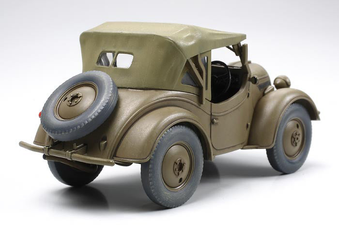 Tamiya 1/48 Kawasaki Ki-61-Id Hien (Tony) & 4x4 Light Vehicle