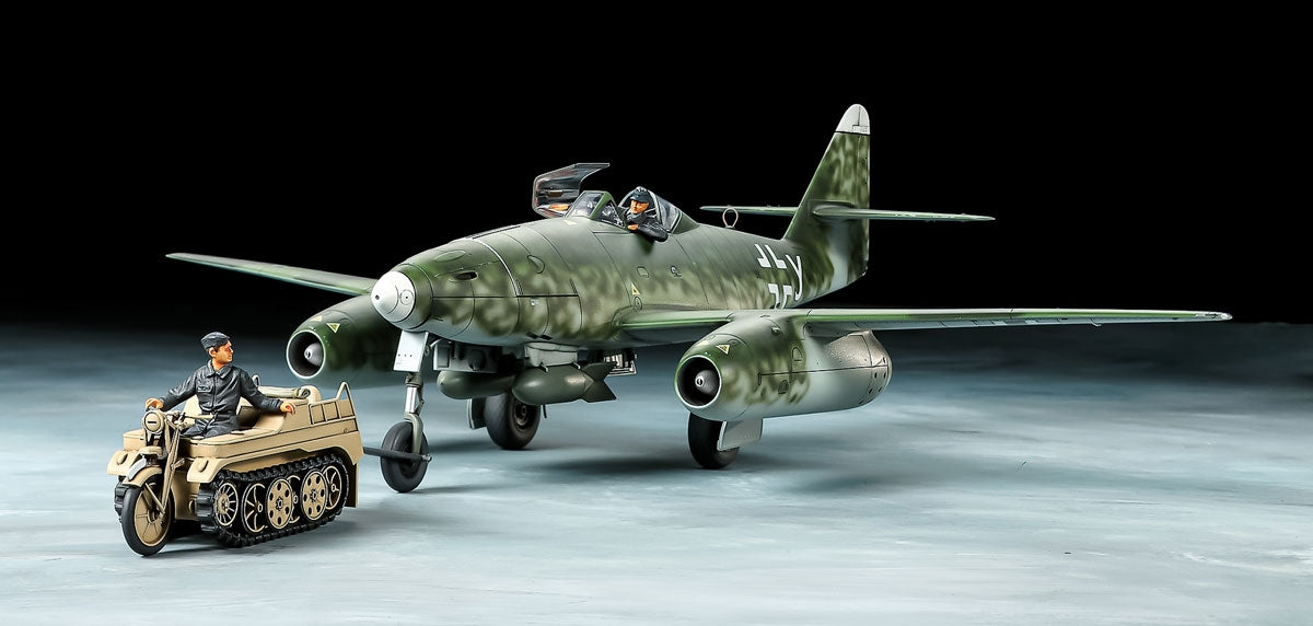 Tamiya 1/48 Messerschmitt Me262 A-2a with Kettenkraftrad 25215