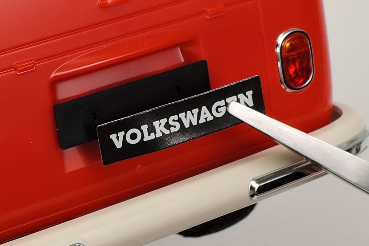 Tamiya 1/24 Clic Loc Volkswagen Type 2 (T1) Red/White Snap-Together Model Kit – No Glue or Paint