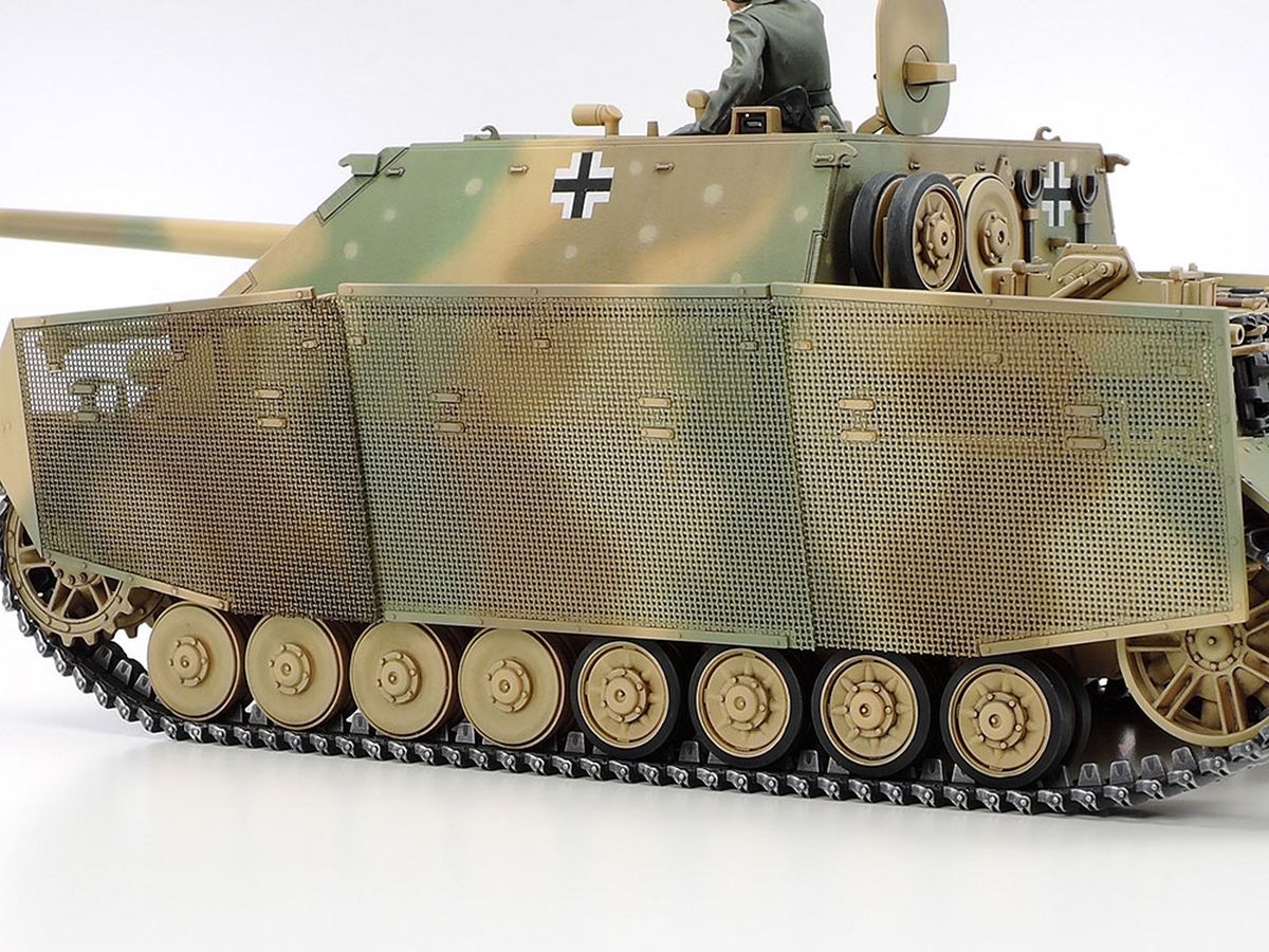 Tamiya 1/35 German Panzer IV/70(A) Tank Destroyer WWII Plastic Model Kit