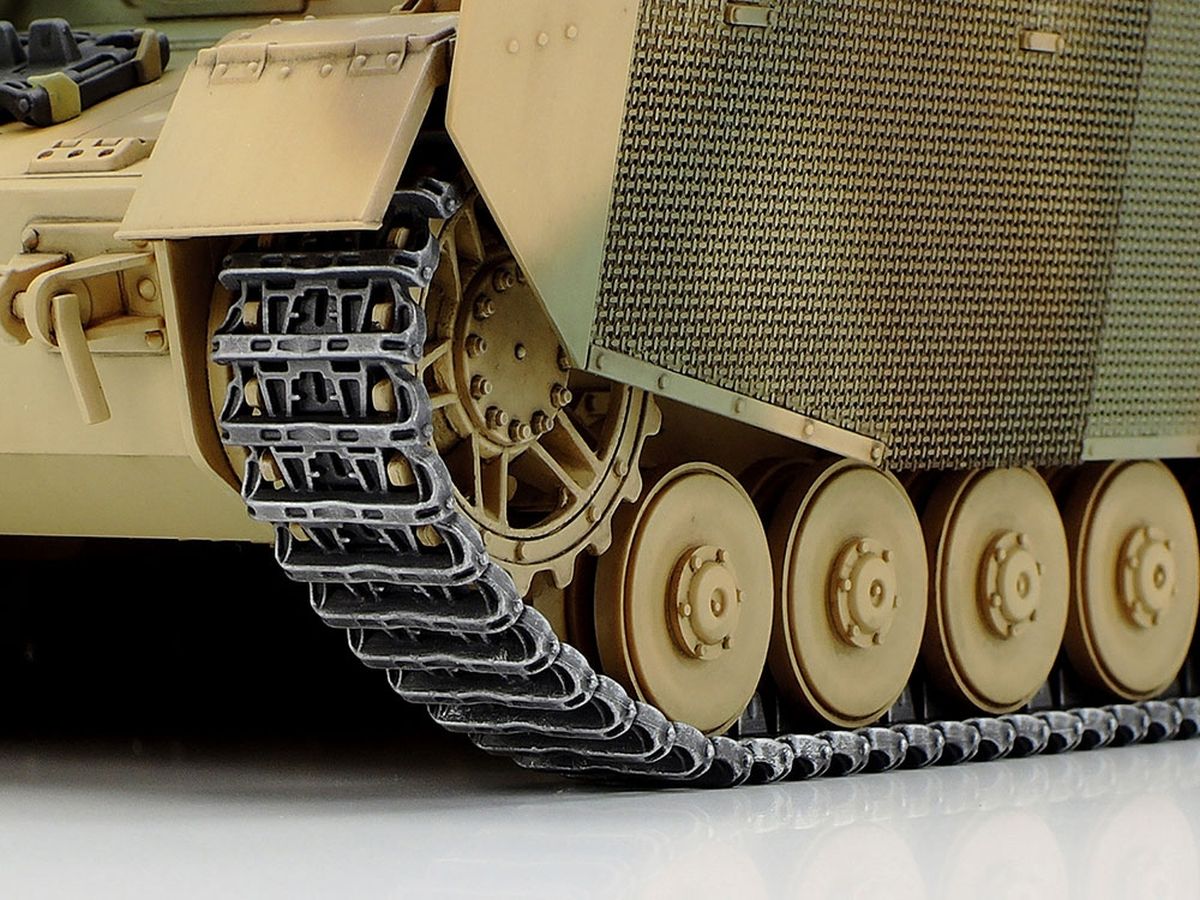 Tamiya 1/35 German Panzer IV/70(A) Tank Destroyer WWII Plastic Model Kit