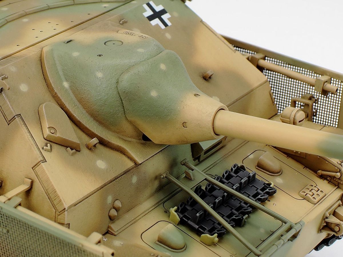 Tamiya 1/35 German Panzer IV/70(A) Tank Destroyer WWII Plastic Model Kit