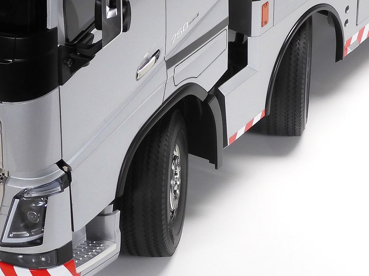 Tamiya 1:14 Volvo FH16 Globetrotter 750 8x4 Tow Truck Kit in Silver