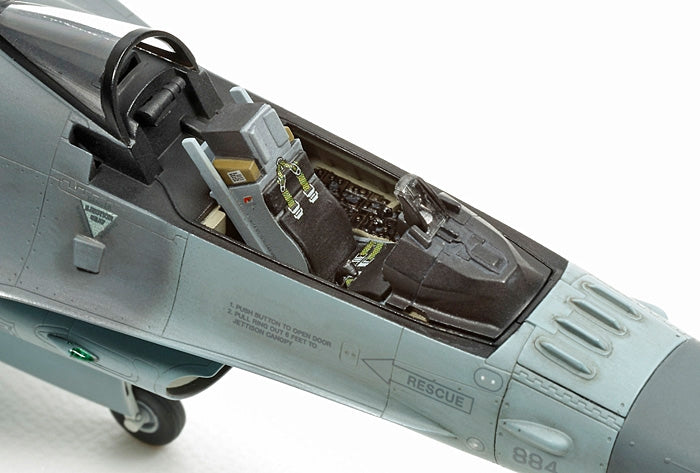 Tamiya 1/72 F-16CJ Block 50 Fighting Falcon USAF Multirole Fighter Plastic Model Airplane Kit