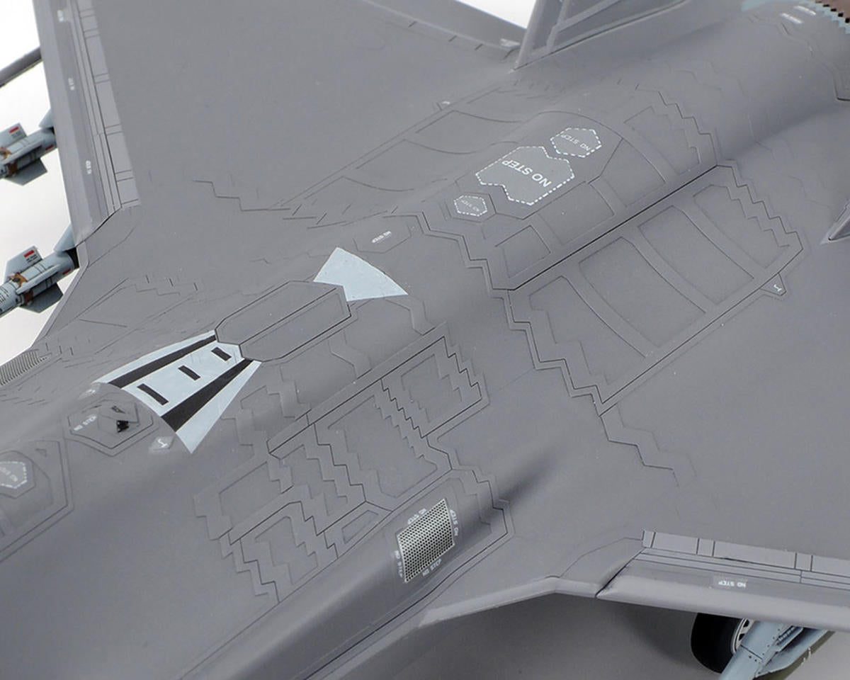 Tamiya 1/72 Lockheed Martin F-35A Lightning II Model Kit