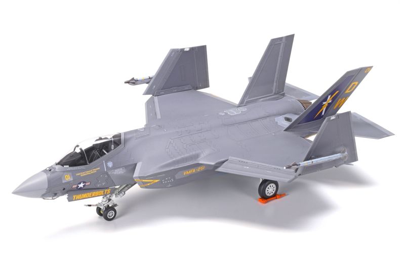 Tamiya 1/72 Lockheed Martin F-35C Lightning II Navy Carrier Model Kit