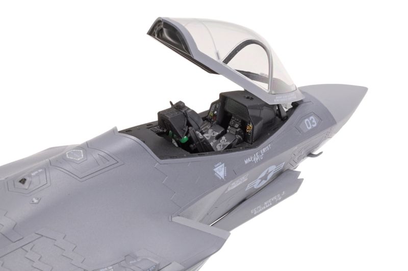 Tamiya 1/72 Lockheed Martin F-35C Lightning II Navy Carrier Model Kit