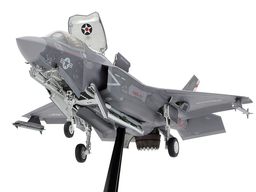 Tamiya 1/48 Plastic Model Kit Lockheed F-35 B Lightning 2 TAM61125