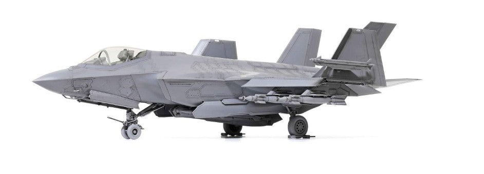 Tamiya 1/48 Lockheed Martin F-35 C Lightning II Plastic Model Kit 61127